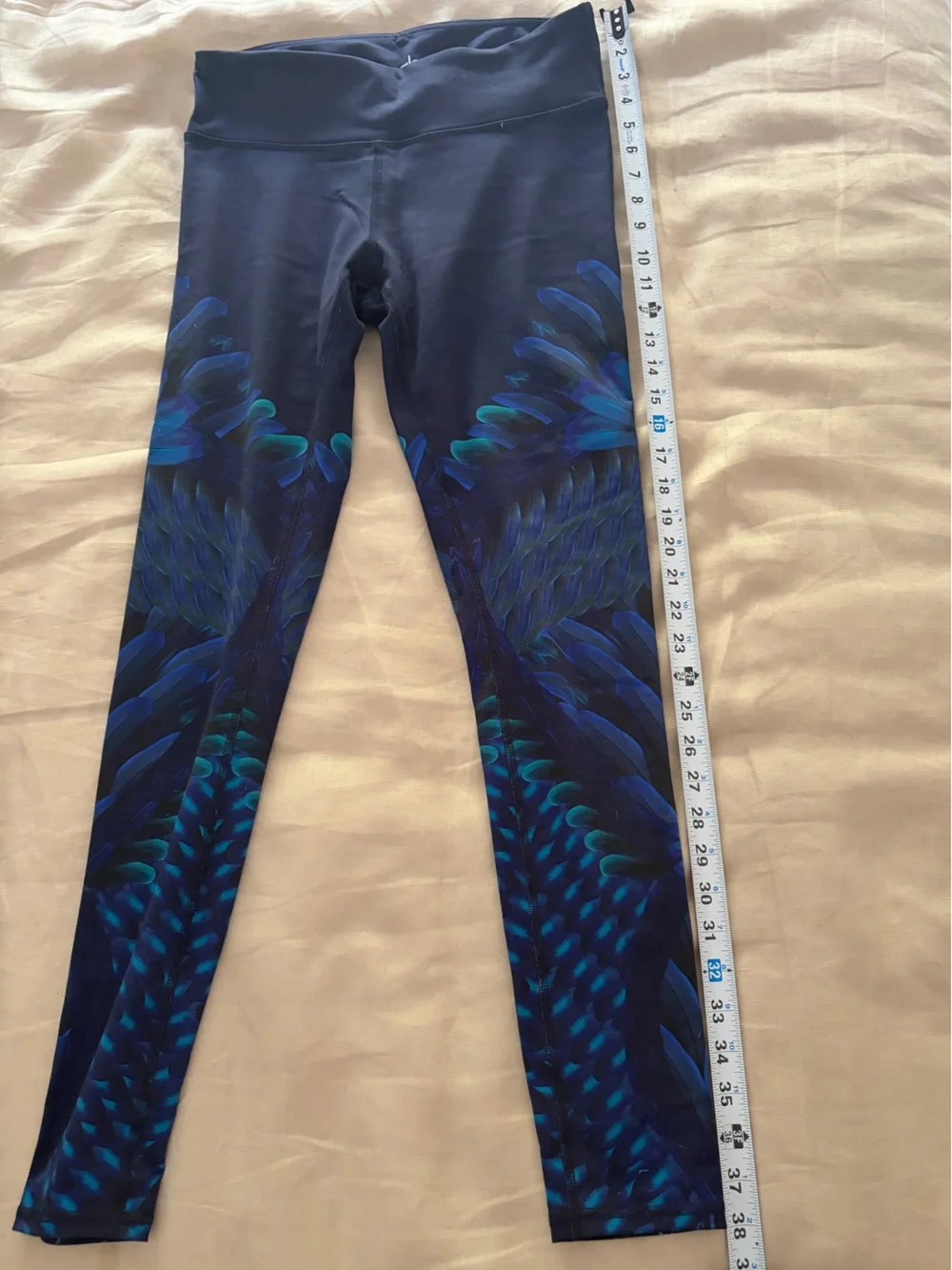 ALO Yoga Navy Blue Airbrush Leggings - blue feather print (Size M)